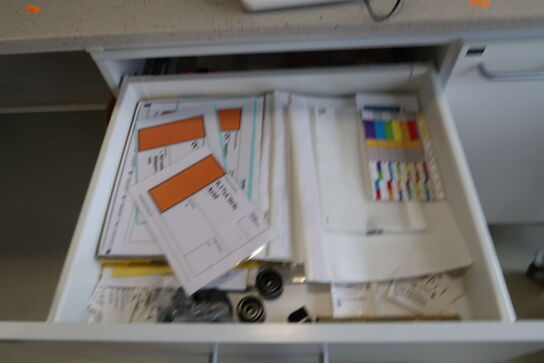 Div. Laboratorieudstyr, laboratorieglas m.m.