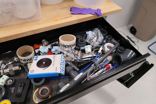 Værktøjsbord med div. Værktøj m.m.