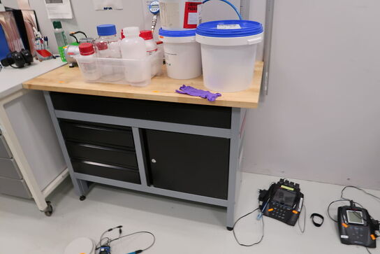 Værktøjsbord med div. Værktøj m.m.