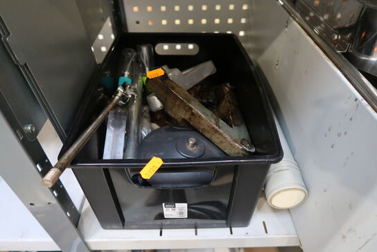 Kasse med div. Værktøj