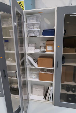 Div. Laboratorieudstyr, varelager m.m.