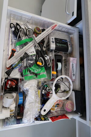 Div. Laboratorieudstyr, laboratorieglas m.m.