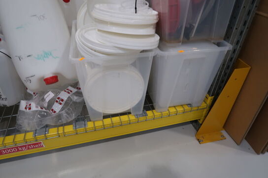 Div. Plastiklåg samt plastikdunke