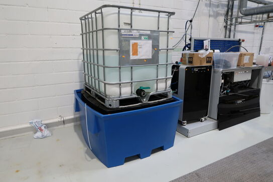 Spildekar samt palletank med indhold