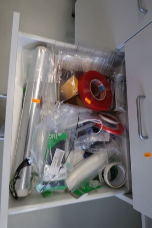 Div. Laboratorieudstyr, laboratorieglas m.m.