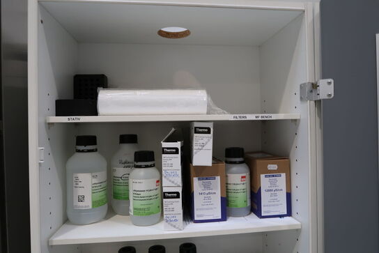 Div. Laboratorieudstyr, varelager m.m.