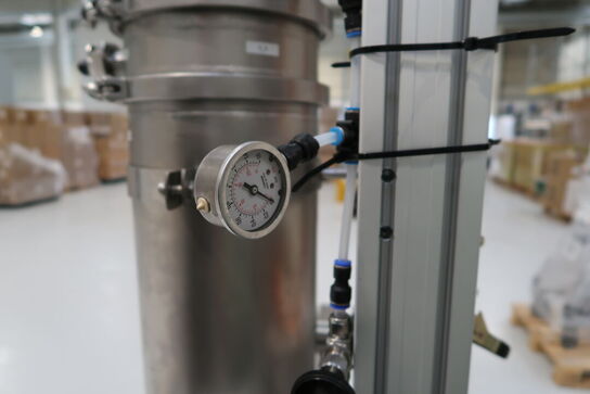 Rustfri filterhus på stativ