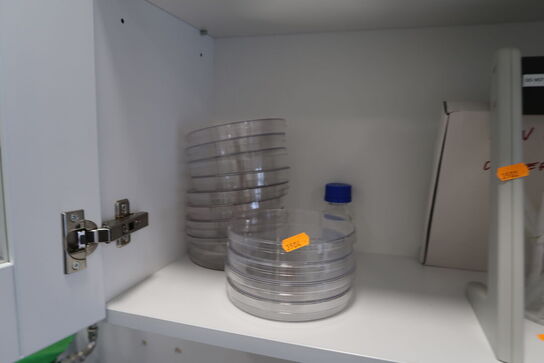 Div. Laboratorieudstyr, laboratorieglas m.m.