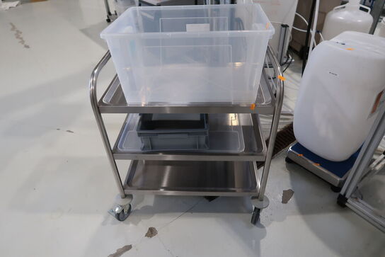 Opbevaringsvogn med indhold