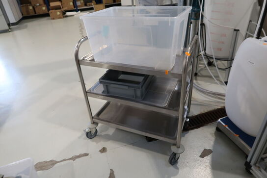 Opbevaringsvogn med indhold