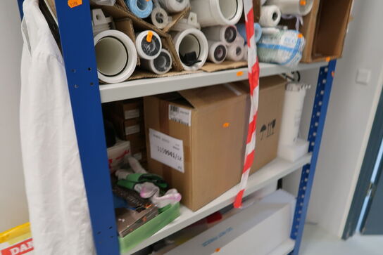 Reol med div. Filtre m.m.