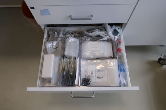 Div. Laboratorieudstyr, laboratorieglas m.m.