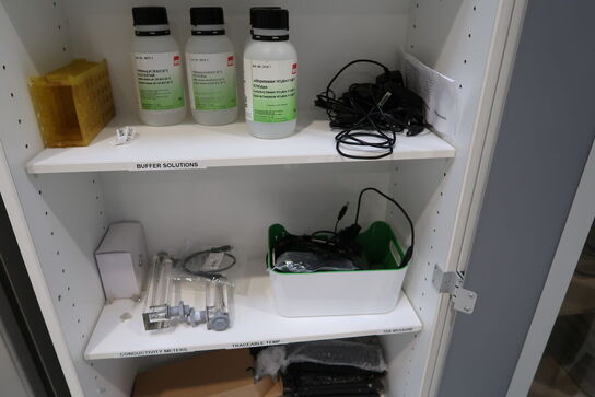 Div. Laboratorieudstyr, varelager m.m.