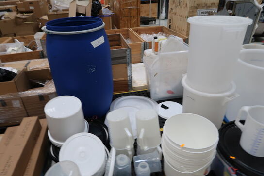 Spildekar med div. Spande