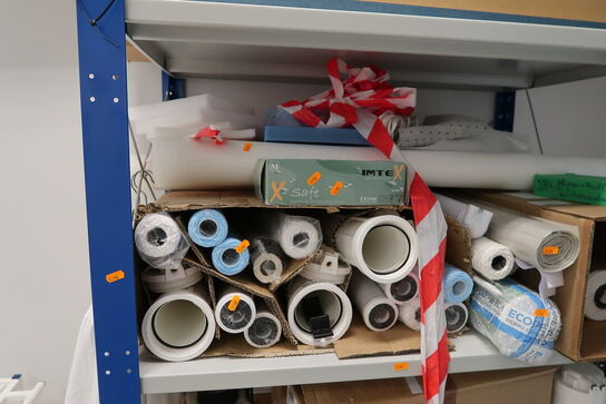 Reol med div. Filtre m.m.