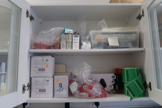 Div. Laboratorieudstyr, laboratorieglas m.m.