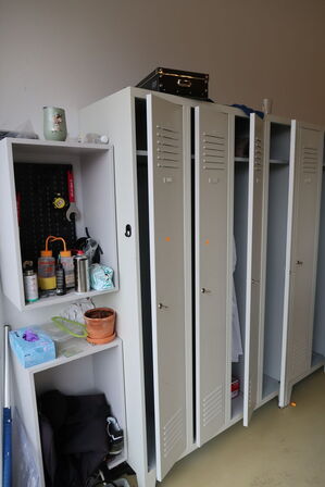 Div. Omklædningsskabe, værktøj m.m.