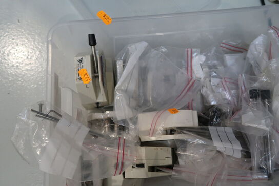 Kasse med div. Adaptere