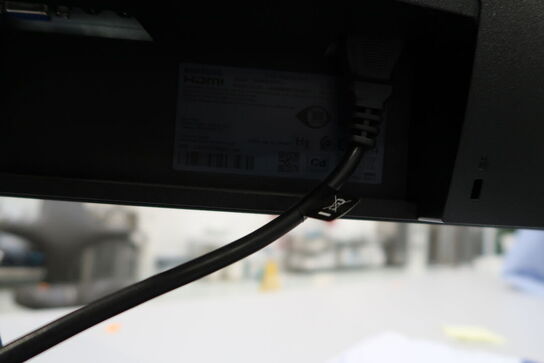 Computerskærm SAMSUNG, tastatur og mus