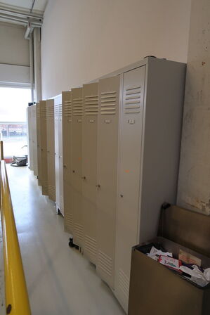 Div. Omklædningsskabe, værktøj m.m.