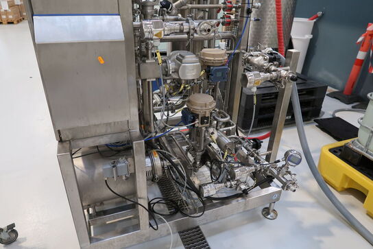 Teststation med  membraner, pumper,
ventiler, filtre, 