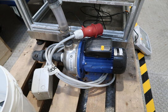 Pumpe, div. Trykmålere m.m.