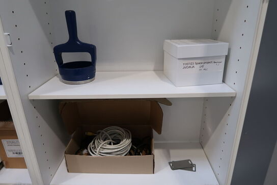 Div. Laboratorieudstyr, varelager m.m.