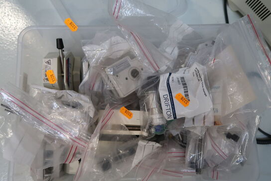 Kasse med div. Adaptere