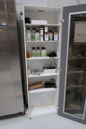 Div. Laboratorieudstyr, varelager m.m.