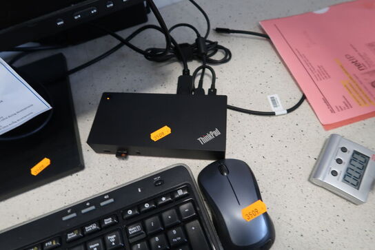 Computerskærm SAMSUNG S24E450, dockingstation LENOVO ThinkPad, tastatur, mus