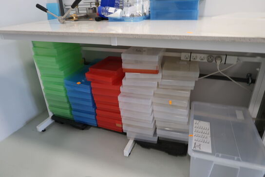 Arbejdsbord med stenbordplade