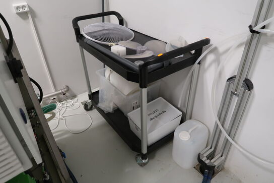 Opbevaringsvogn med indhold