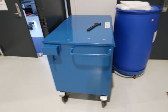 Opbevaringkasse med indhold