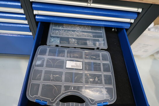 Arbejdsbord med skruestik, værktøjstavle med div. Værktøj m.m.