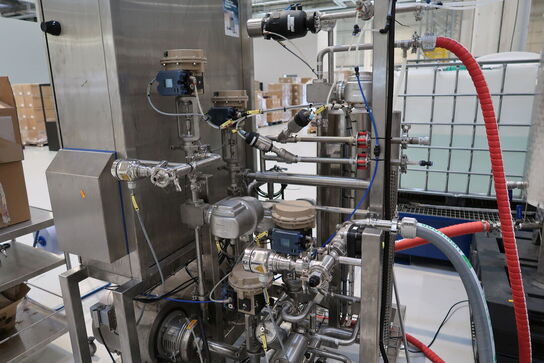 Teststation med  membraner, pumper,
ventiler, filtre, 