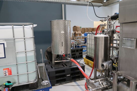 Teststation med  membraner, pumper,
ventiler, filtre, 