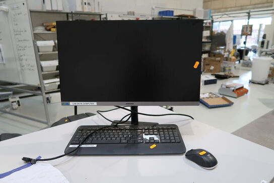 Computerskærm SAMSUNG, tastatur og mus