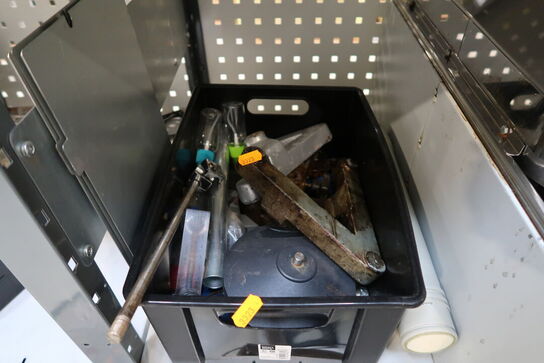 Kasse med div. Værktøj