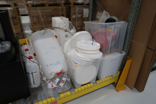 Div. Plastiklåg samt plastikdunke