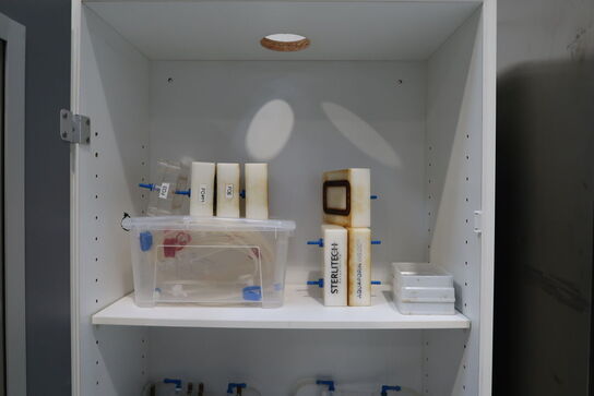 Div. Laboratorieudstyr, varelager m.m.