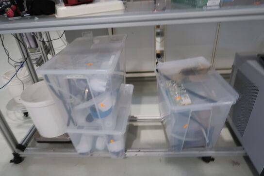 3 stk. kasser med div. Laboratorieudstyr