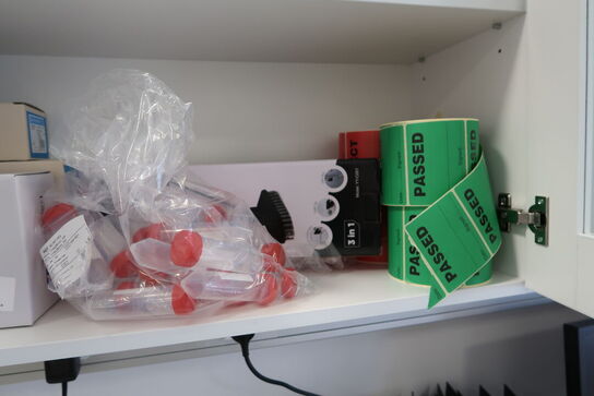 Div. Laboratorieudstyr, laboratorieglas m.m.