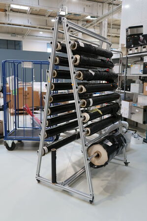 Stativ med div. Ruller med indhold