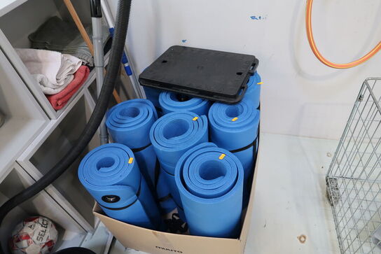 Kasse med div. Træningsmåtter