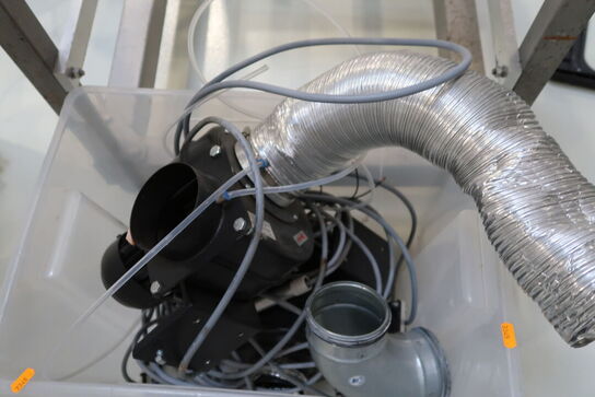 Kasse med div. Udsugningsdele 