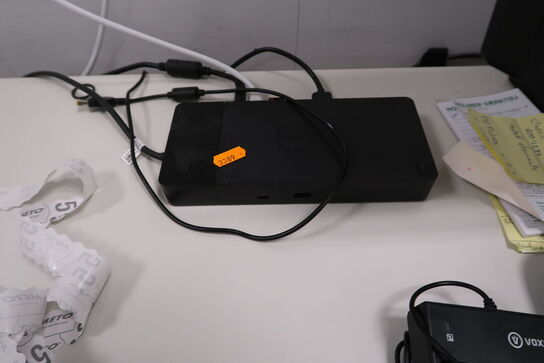 Dockingstation DELL, tastatur, mus, computerskærm SAMSUNG S24E450