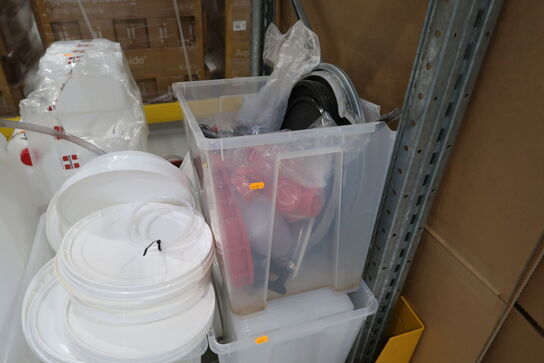 Div. Plastiklåg samt plastikdunke