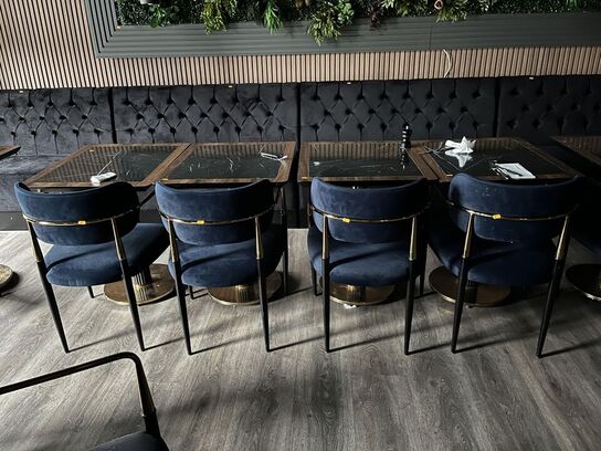 4. Stk. Cafe borde, 4. Stk. Stole i Stof, 2.Stk. Sofa modul