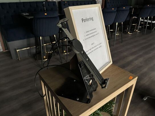 Frit stående hylde m. Tablet holder og pynte grønt 