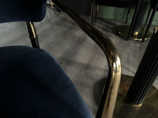 Rundt Cafe bord m. 2. Stk. Stole i stof